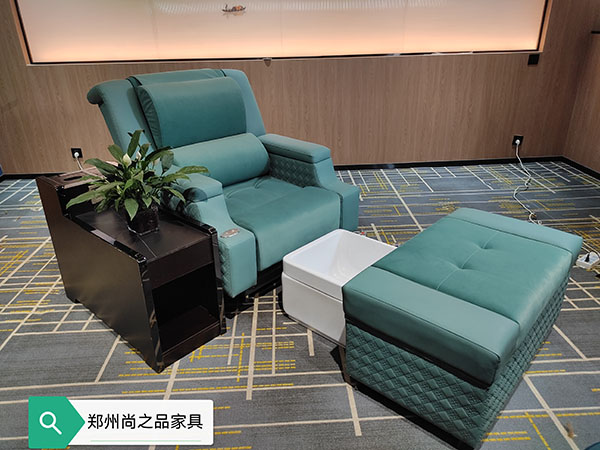 顧客在做足療和按摩時(shí)，優(yōu)秀的技師從來(lái)不問(wèn)力度怎么樣